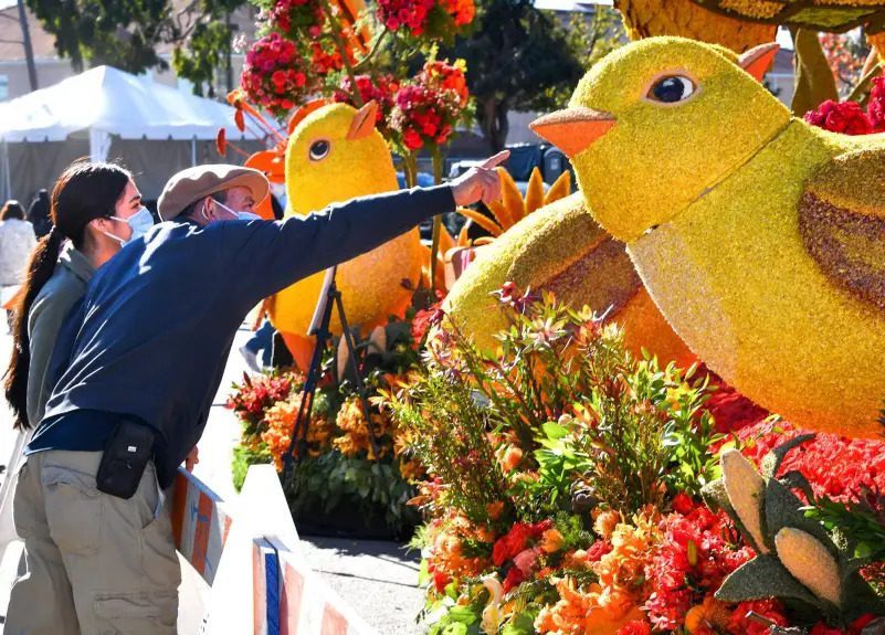 Rose Parade Tours - Floatfest